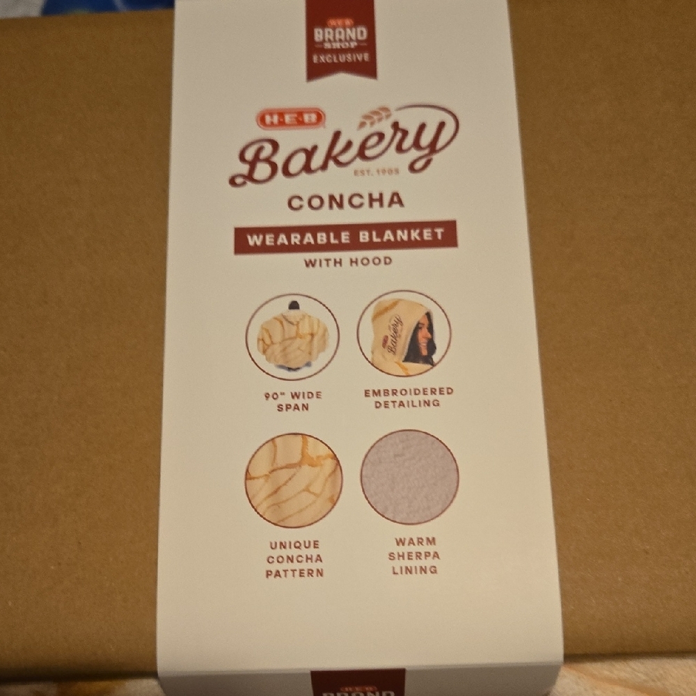 H-E-B Bakery Wearable Blanket with Hood - Picture 7 of 7